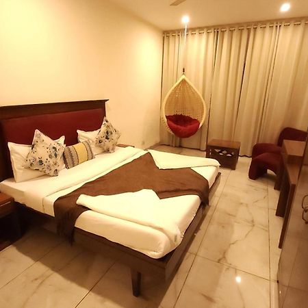 Hotel Multitech Premium Chandīgarh Dış mekan fotoğraf