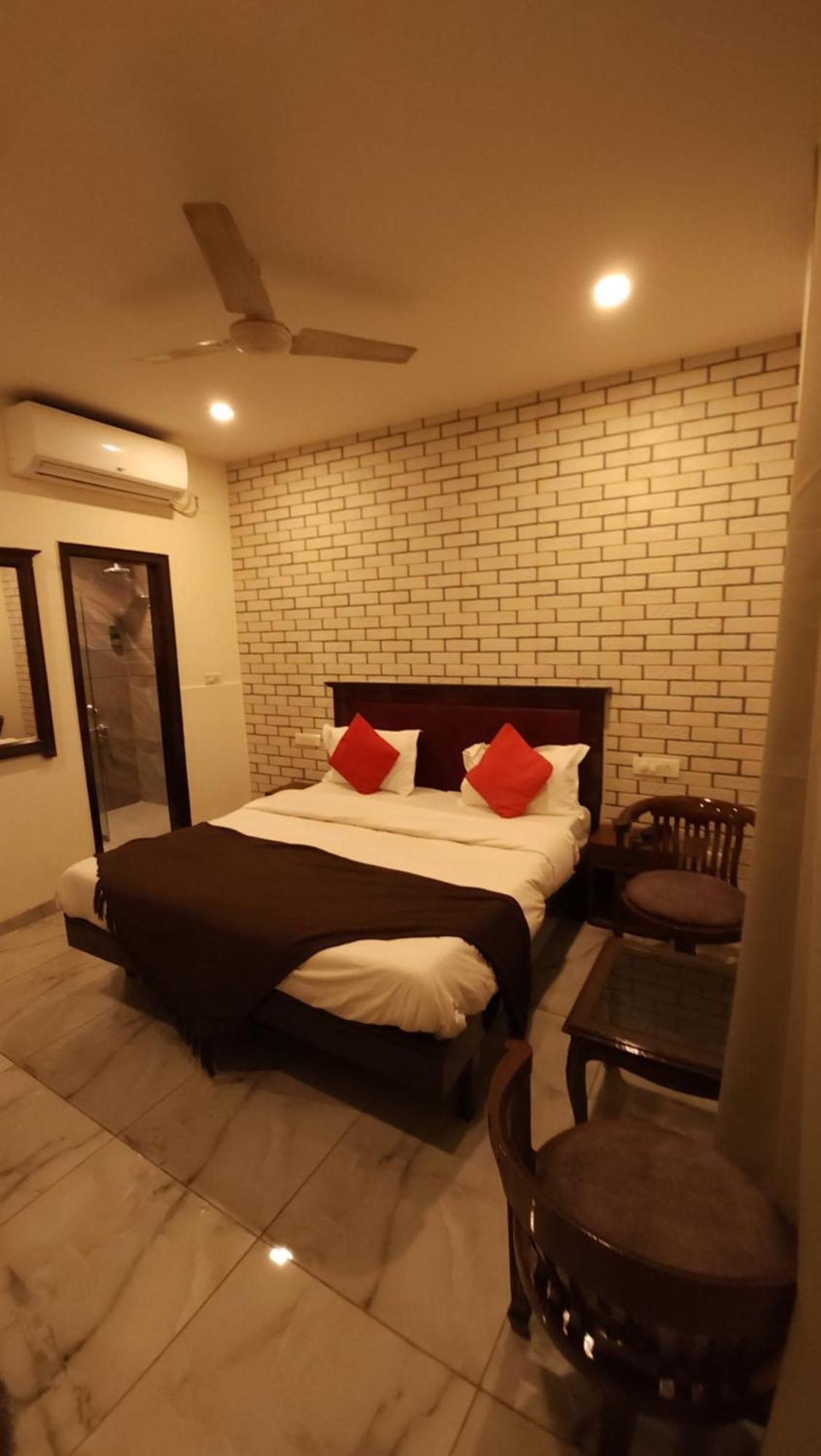 Hotel Multitech Premium Chandīgarh Dış mekan fotoğraf