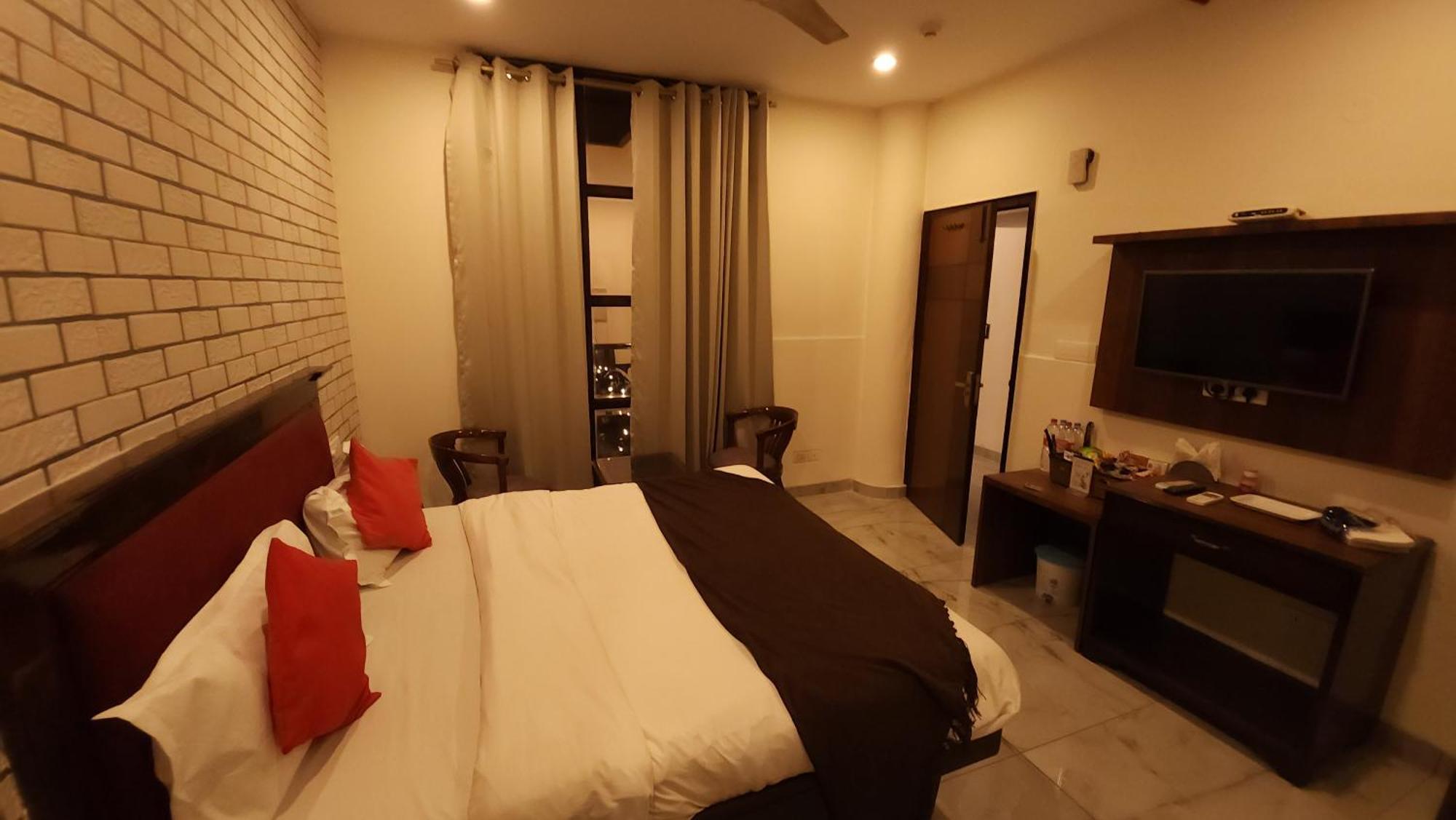 Hotel Multitech Premium Chandīgarh Dış mekan fotoğraf