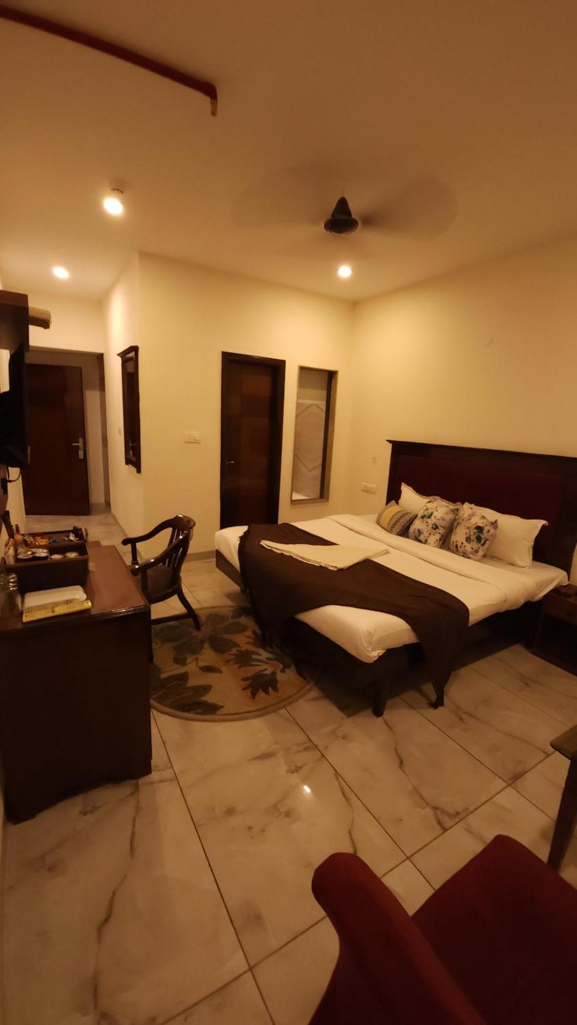 Hotel Multitech Premium Chandīgarh Dış mekan fotoğraf