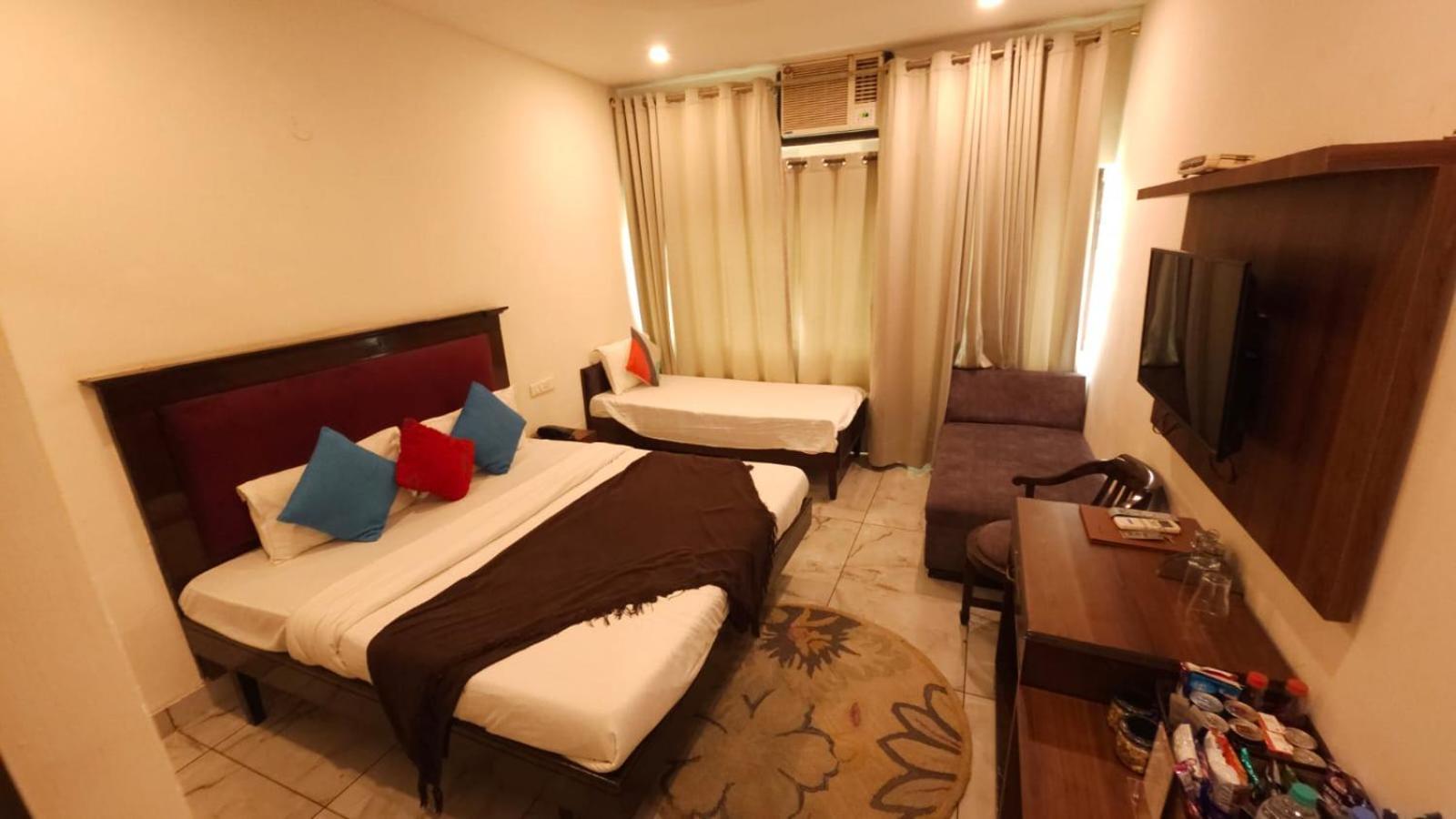 Hotel Multitech Premium Chandīgarh Dış mekan fotoğraf
